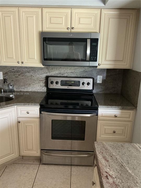 For Sale: $299,000 (4 beds, 2 baths, 1500 Square Feet)