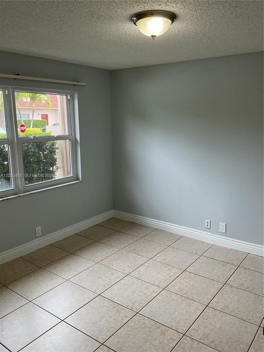 For Sale: $299,000 (4 beds, 2 baths, 1500 Square Feet)