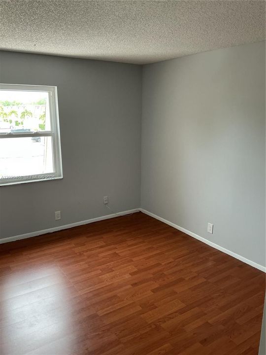 For Sale: $299,000 (4 beds, 2 baths, 1500 Square Feet)