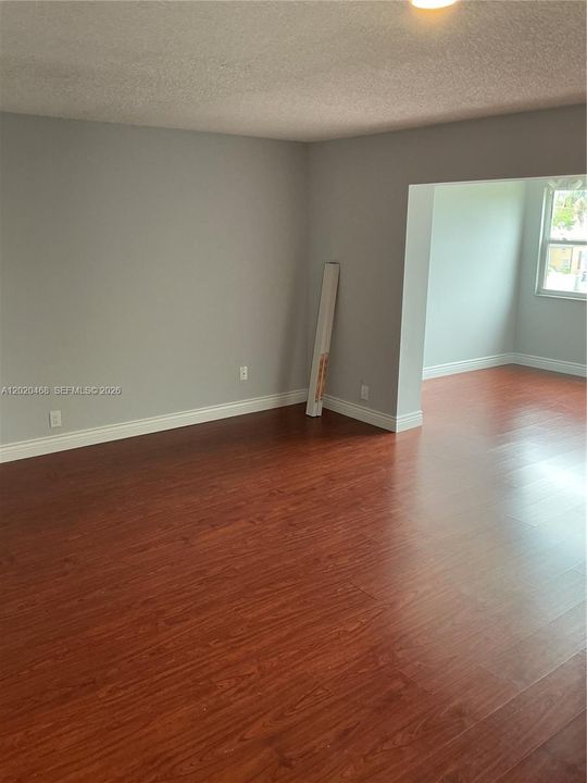 For Sale: $299,000 (4 beds, 2 baths, 1500 Square Feet)