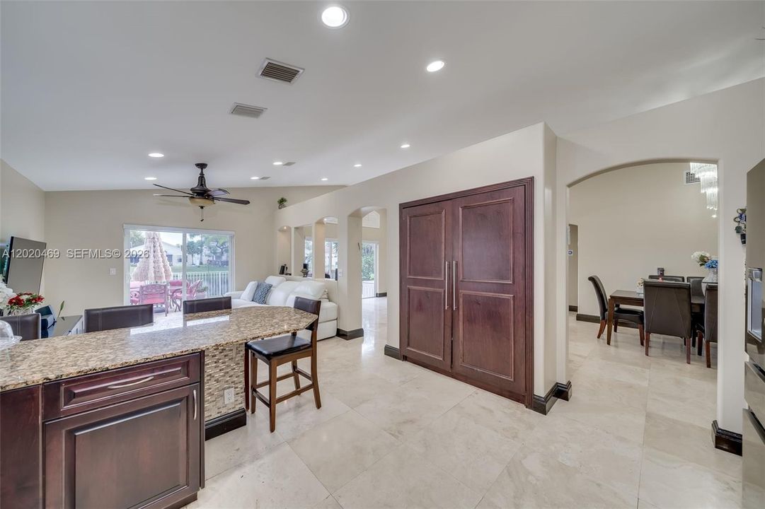 En Venta: $1,000,000 (3 camas, 2 baños, 1648 Pies cuadrados)