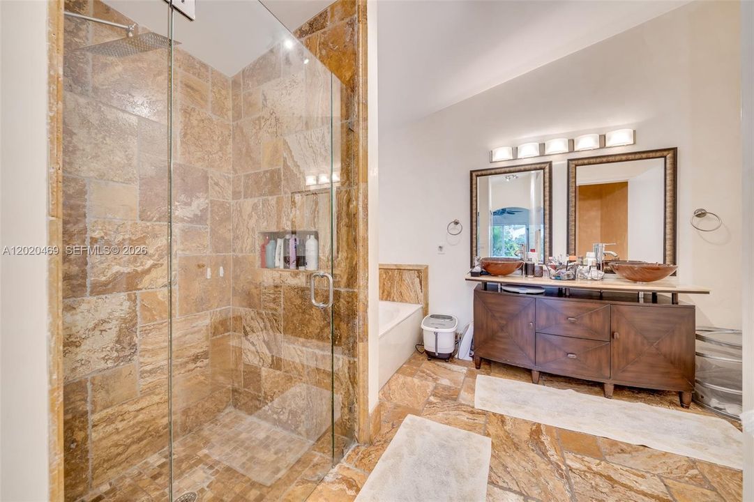 En Venta: $1,000,000 (3 camas, 2 baños, 1648 Pies cuadrados)