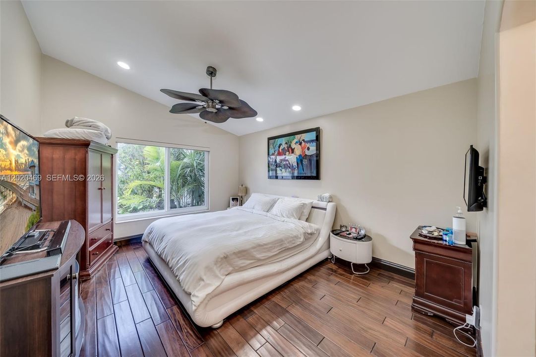 En Venta: $1,000,000 (3 camas, 2 baños, 1648 Pies cuadrados)