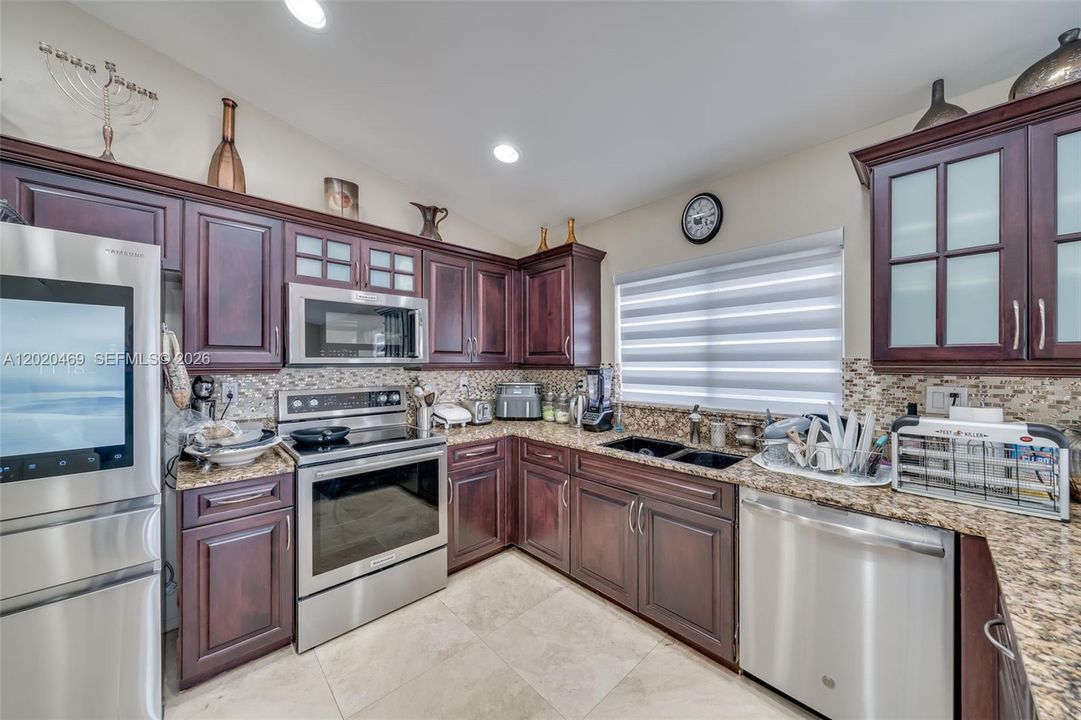 En Venta: $1,000,000 (3 camas, 2 baños, 1648 Pies cuadrados)