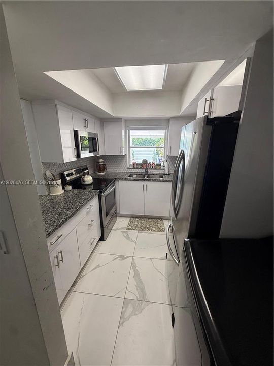 For Sale: $509,999 (2 beds, 1 baths, 1055 Square Feet)