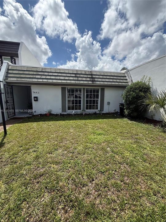 For Sale: $509,999 (2 beds, 1 baths, 1055 Square Feet)