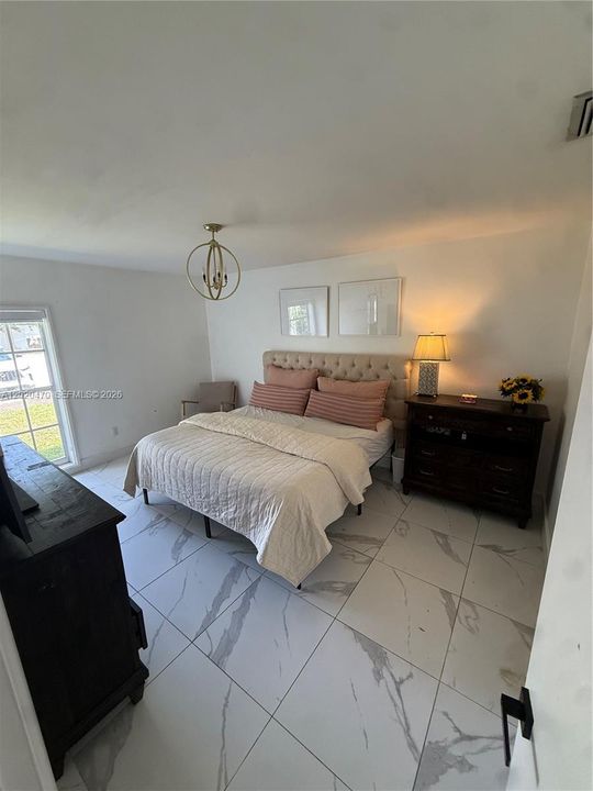For Sale: $509,999 (2 beds, 1 baths, 1055 Square Feet)
