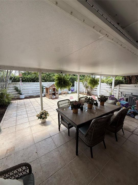 For Sale: $509,999 (2 beds, 1 baths, 1055 Square Feet)