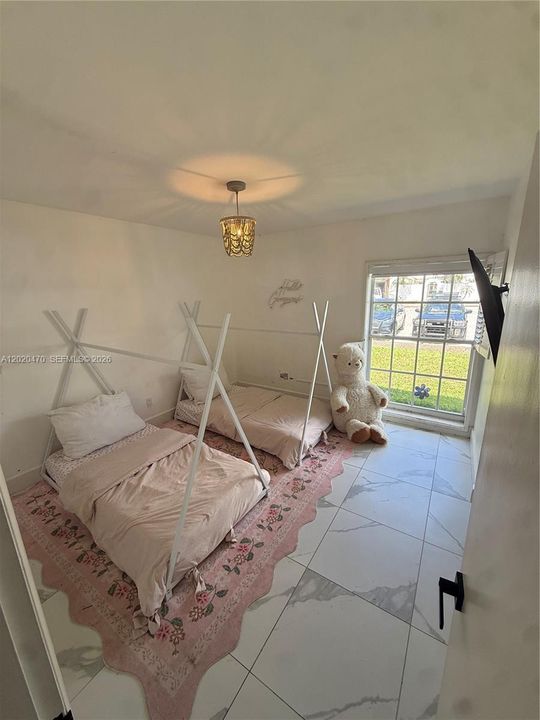 For Sale: $509,999 (2 beds, 1 baths, 1055 Square Feet)