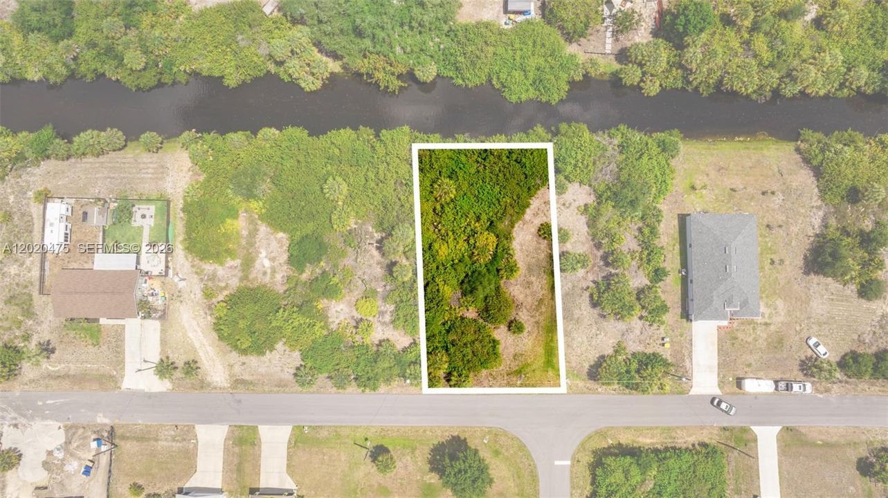 待售: $40,000 (0.23 acres)