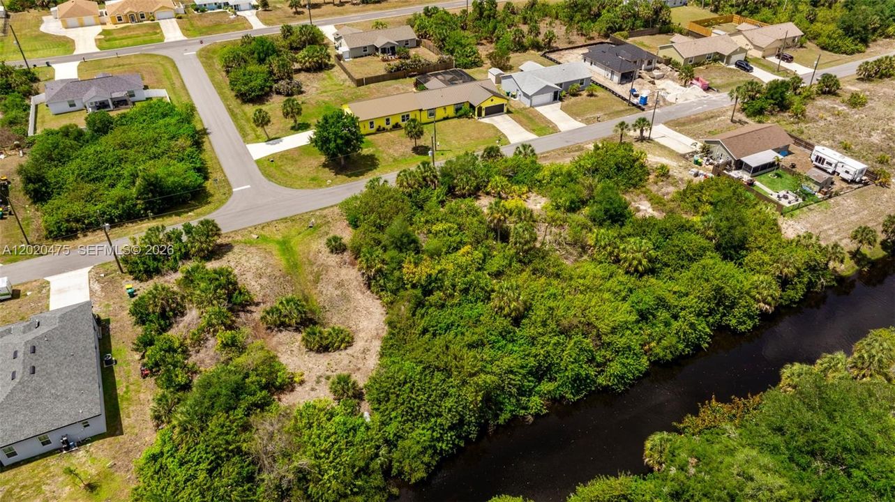 待售: $40,000 (0.23 acres)