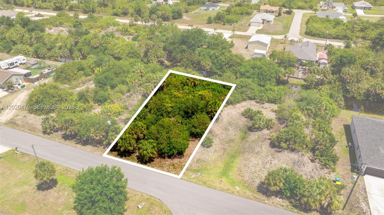 待售: $40,000 (0.23 acres)
