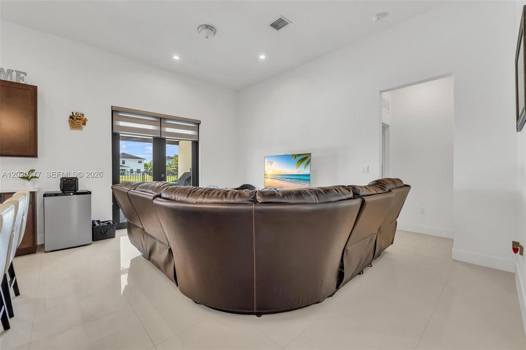 For Sale: $865,000 (4 beds, 3 baths, 2065 Square Feet)