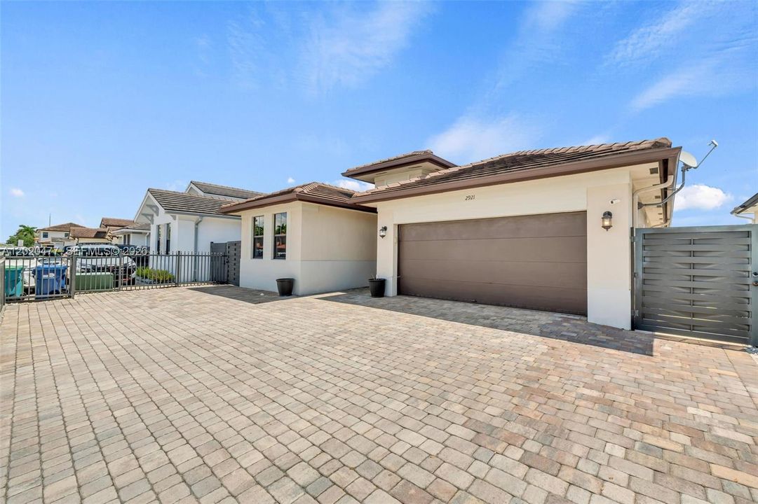 For Sale: $865,000 (4 beds, 3 baths, 2065 Square Feet)