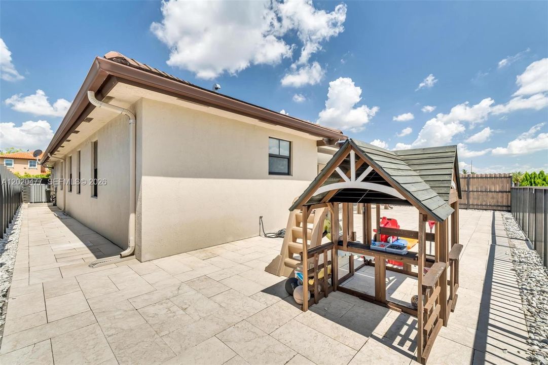 For Sale: $865,000 (4 beds, 3 baths, 2065 Square Feet)