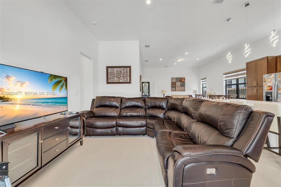 For Sale: $865,000 (4 beds, 3 baths, 2065 Square Feet)