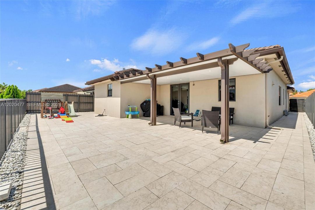 For Sale: $865,000 (4 beds, 3 baths, 2065 Square Feet)