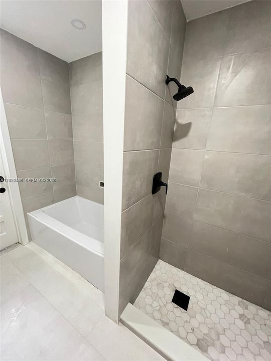 En Venta: $765,000 (4 camas, 2 baños, 2226 Pies cuadrados)