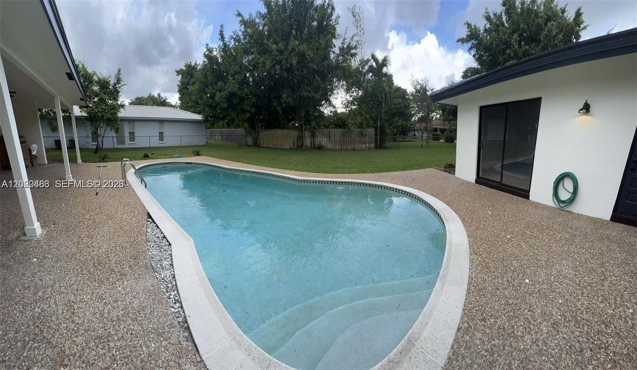 En Venta: $765,000 (4 camas, 2 baños, 2226 Pies cuadrados)