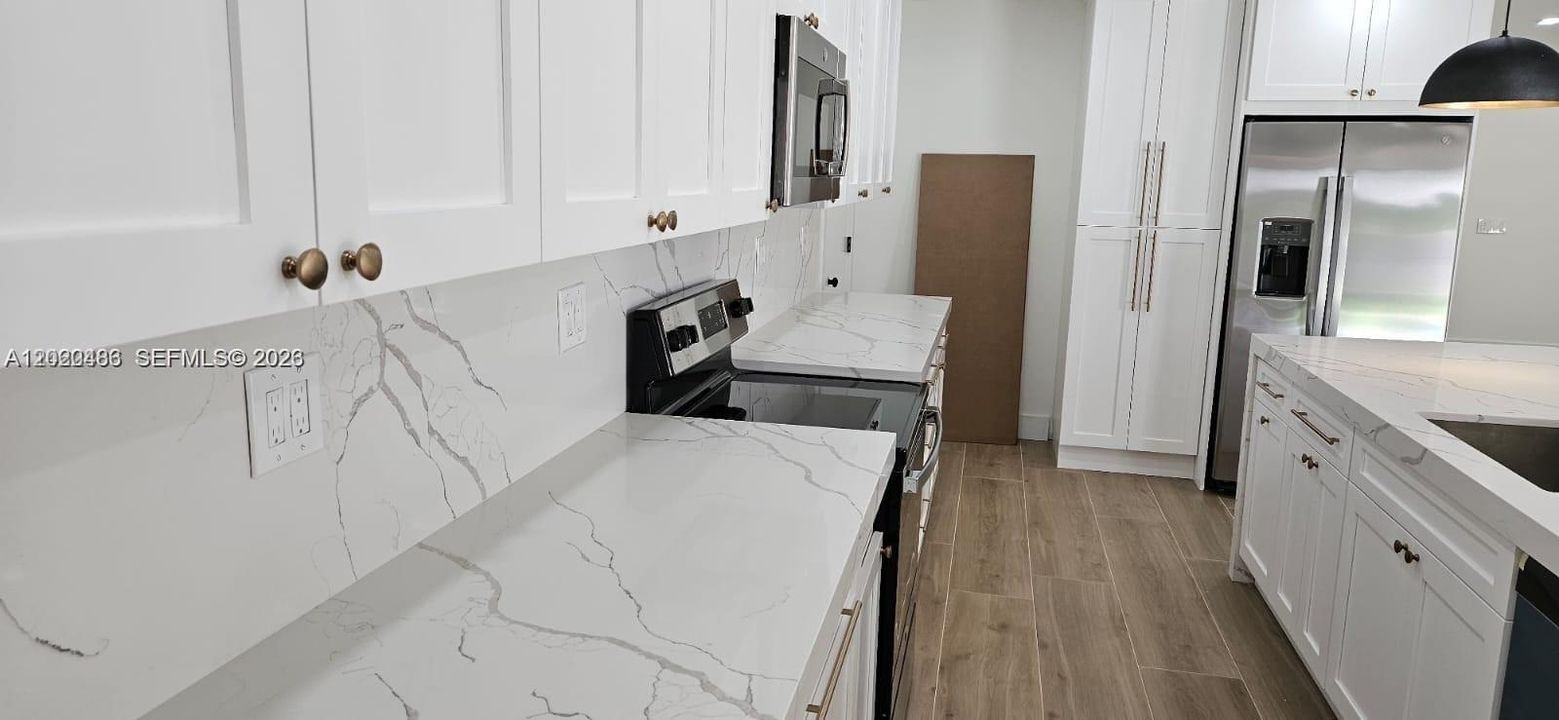 En Venta: $765,000 (4 camas, 2 baños, 2226 Pies cuadrados)