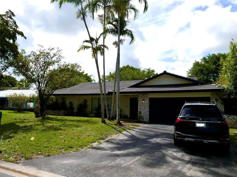En Venta: $765,000 (4 camas, 2 baños, 2226 Pies cuadrados)