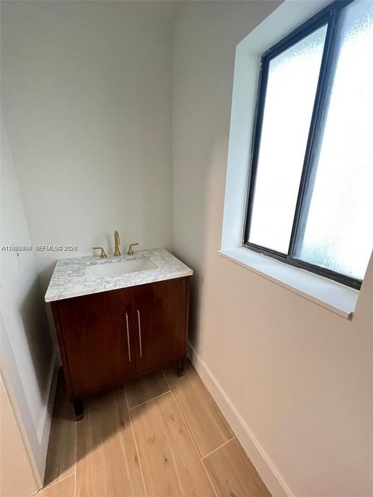 En Venta: $765,000 (4 camas, 2 baños, 2226 Pies cuadrados)
