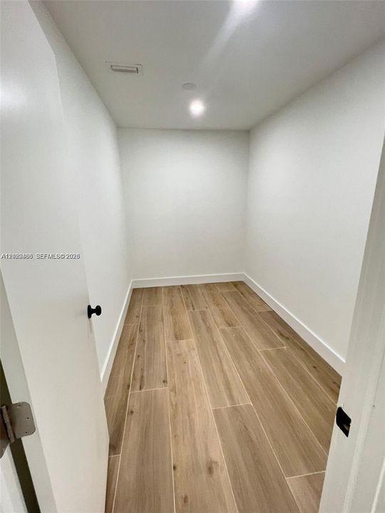En Venta: $765,000 (4 camas, 2 baños, 2226 Pies cuadrados)