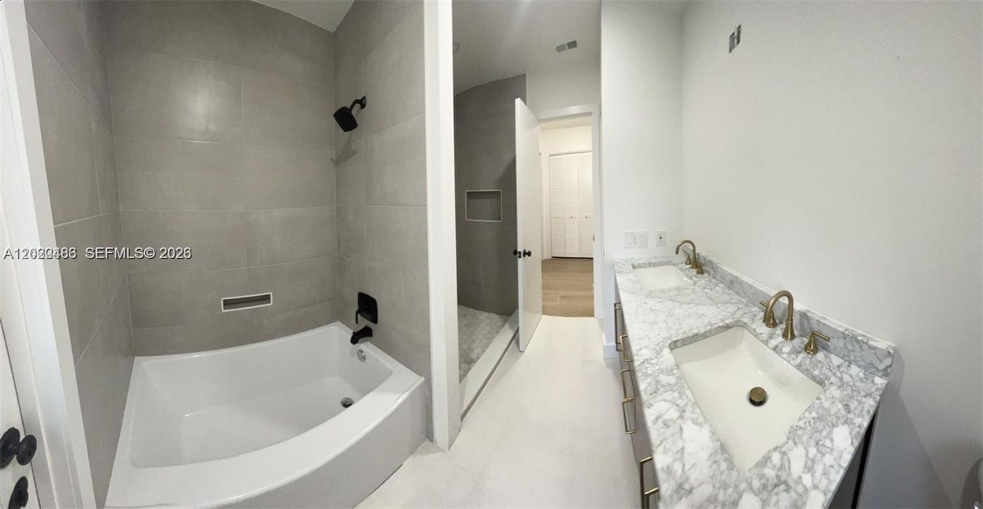 En Venta: $765,000 (4 camas, 2 baños, 2226 Pies cuadrados)