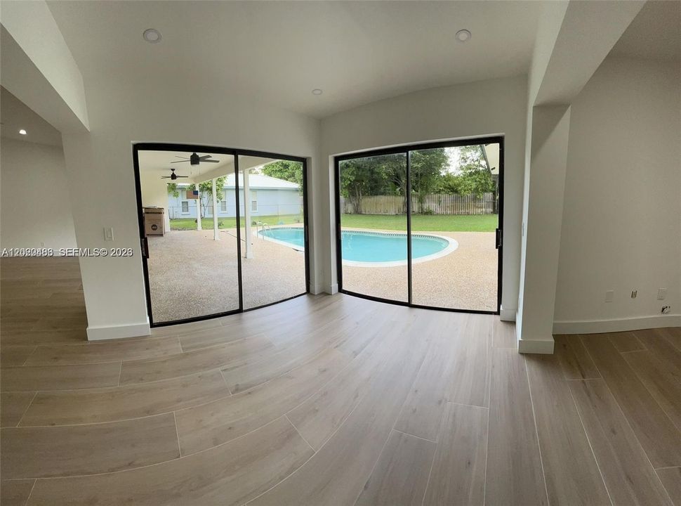 En Venta: $765,000 (4 camas, 2 baños, 2226 Pies cuadrados)