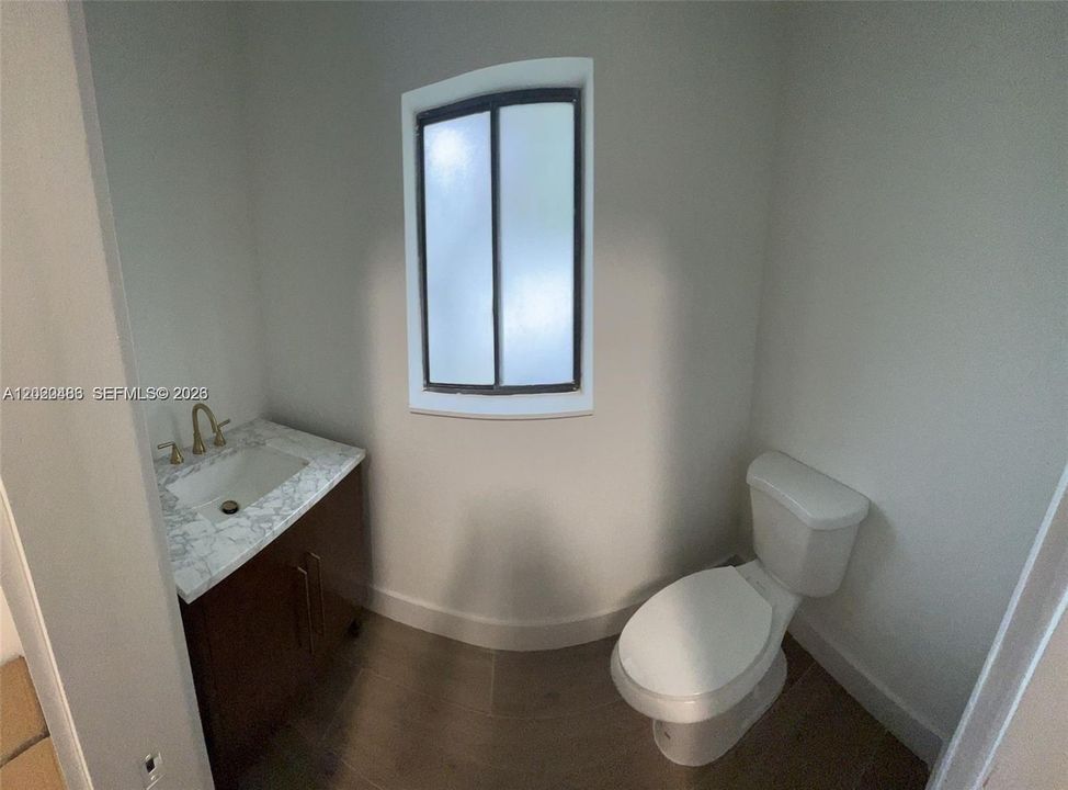 En Venta: $765,000 (4 camas, 2 baños, 2226 Pies cuadrados)