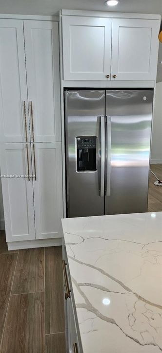 En Venta: $765,000 (4 camas, 2 baños, 2226 Pies cuadrados)