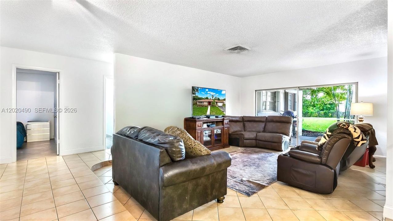 En Venta: $646,000 (3 camas, 2 baños, 1655 Pies cuadrados)