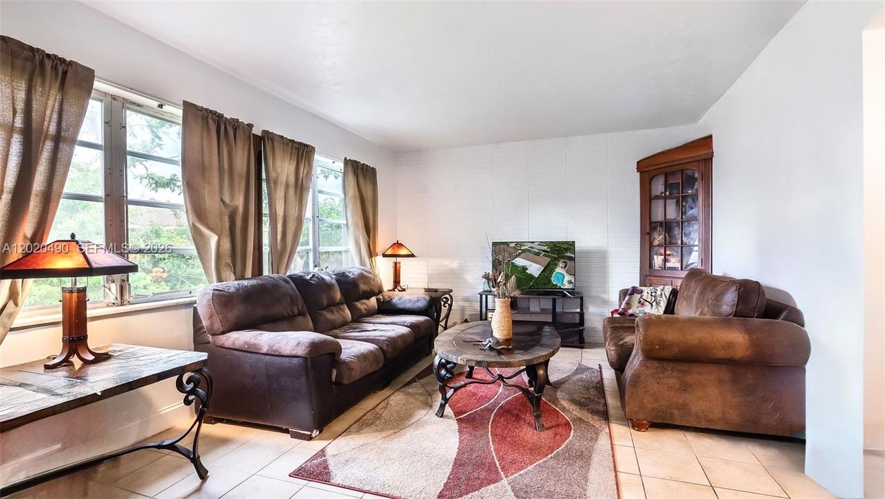 En Venta: $646,000 (3 camas, 2 baños, 1655 Pies cuadrados)