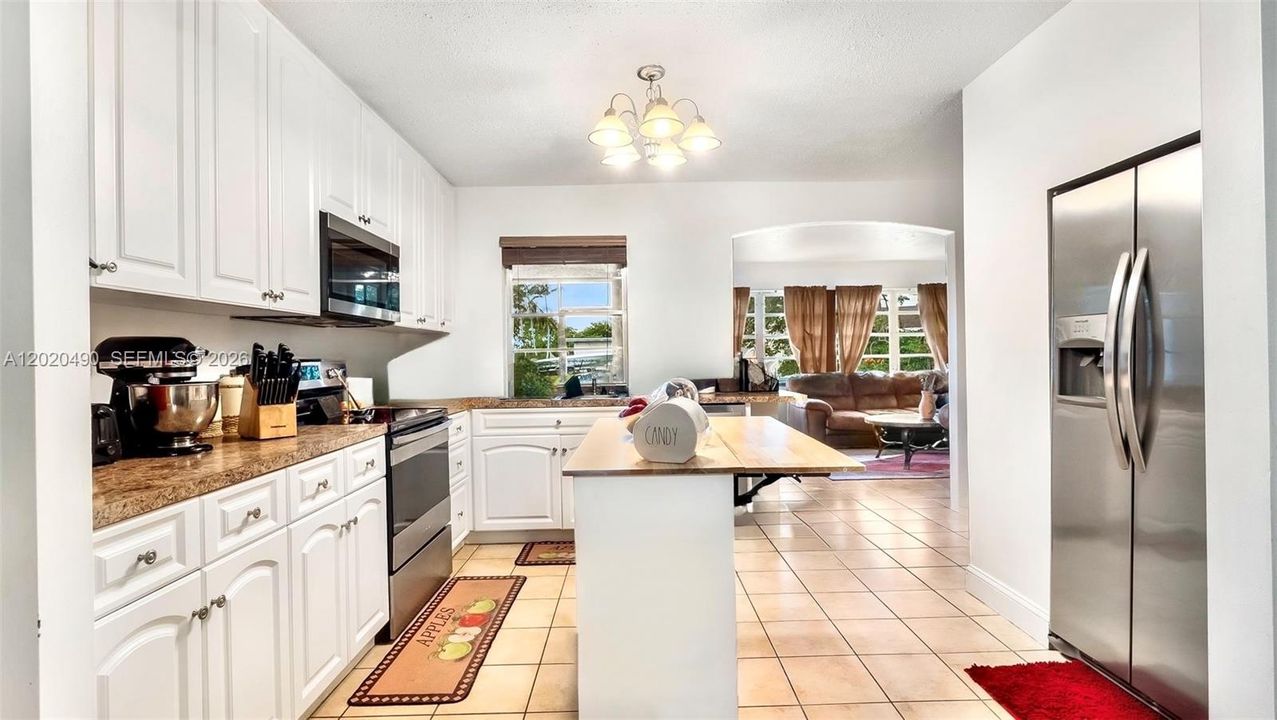 En Venta: $646,000 (3 camas, 2 baños, 1655 Pies cuadrados)