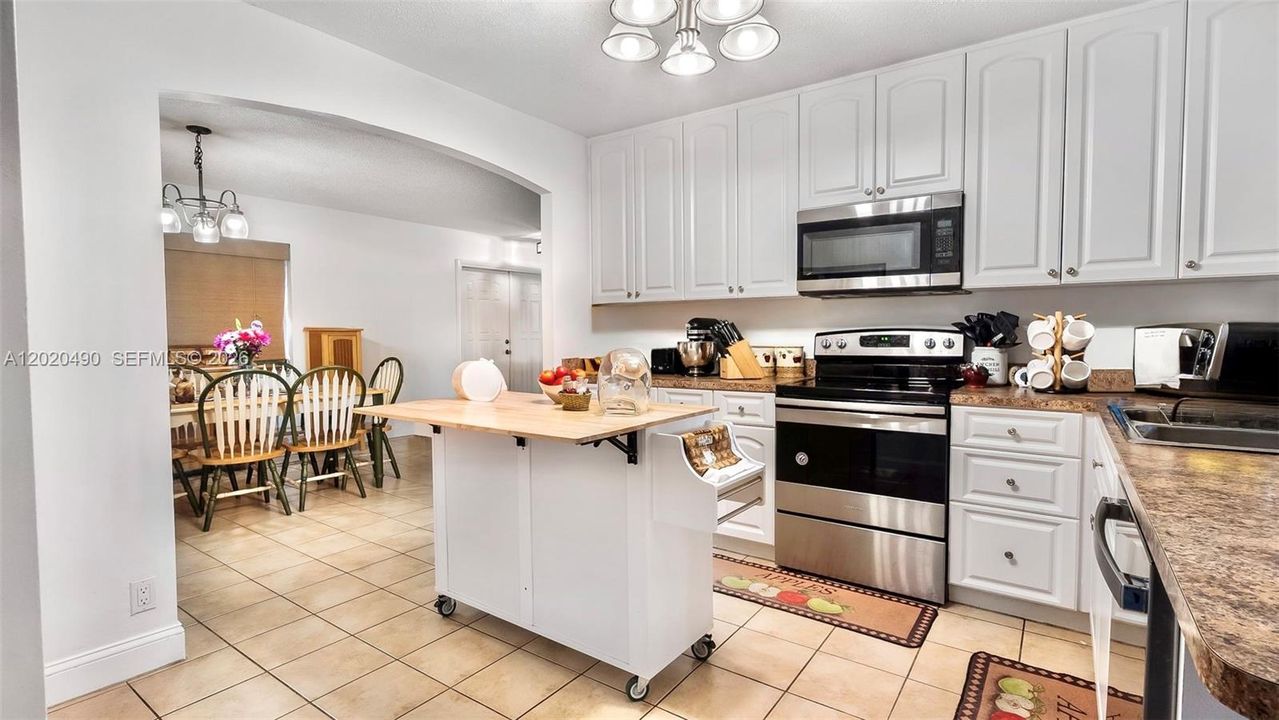 En Venta: $646,000 (3 camas, 2 baños, 1655 Pies cuadrados)
