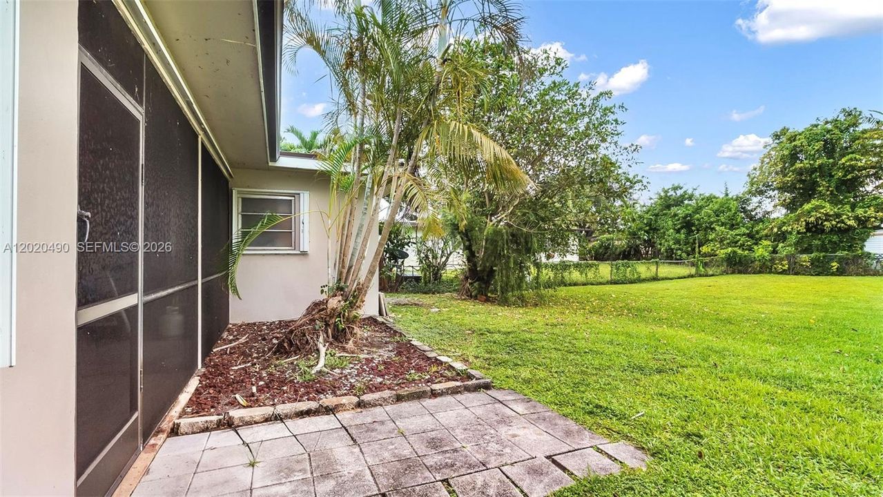 En Venta: $646,000 (3 camas, 2 baños, 1655 Pies cuadrados)