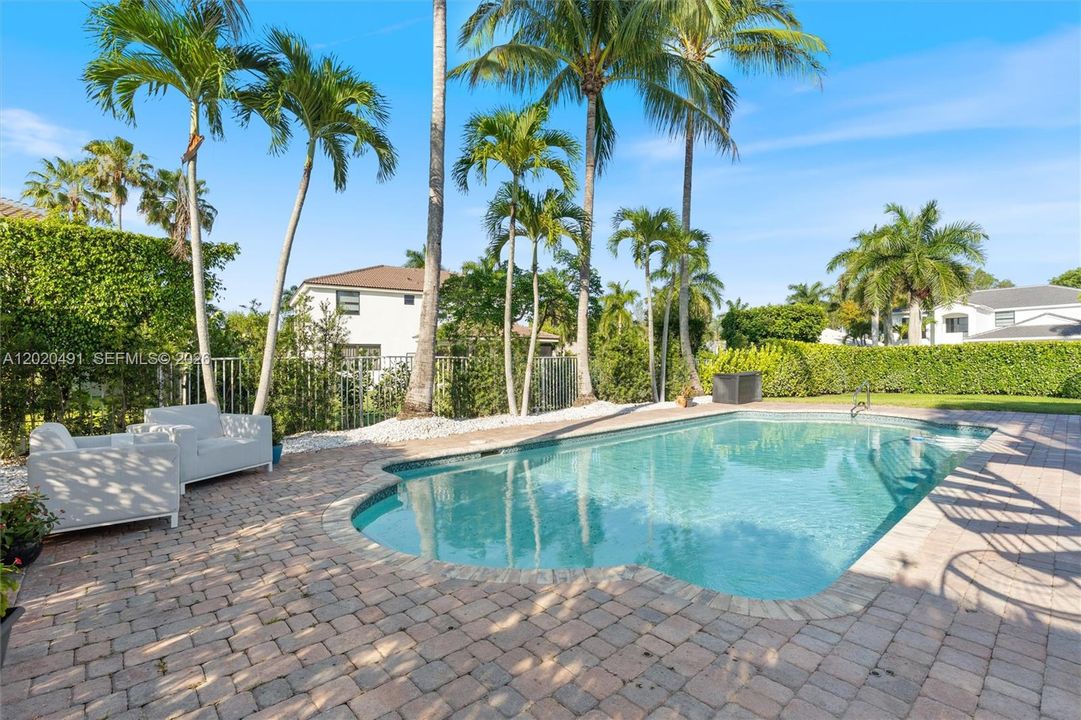 For Sale: $1,599,998 (5 beds, 3 baths, 3718 Square Feet)