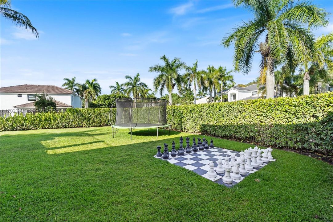 For Sale: $1,599,998 (5 beds, 3 baths, 3718 Square Feet)
