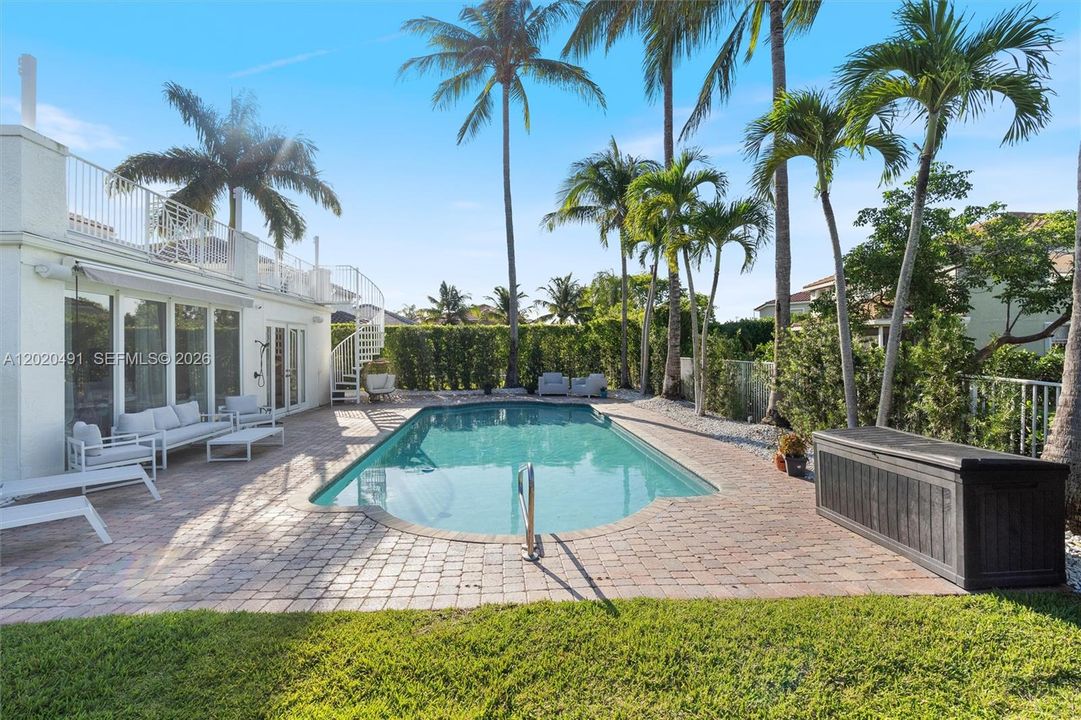 For Sale: $1,599,998 (5 beds, 3 baths, 3718 Square Feet)