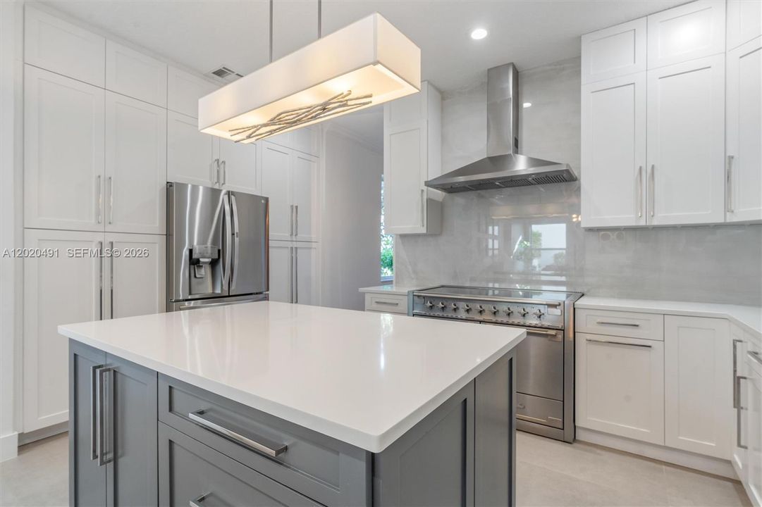 For Sale: $1,599,998 (5 beds, 3 baths, 3718 Square Feet)