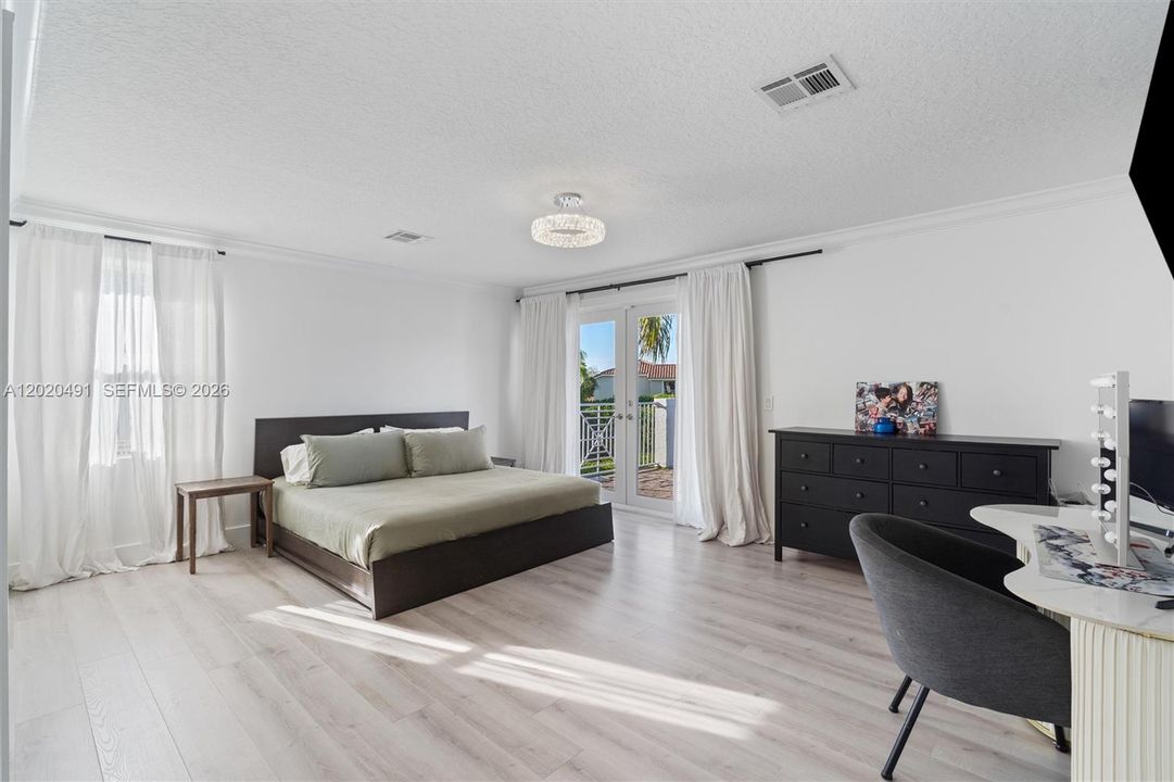 For Sale: $1,599,998 (5 beds, 3 baths, 3718 Square Feet)