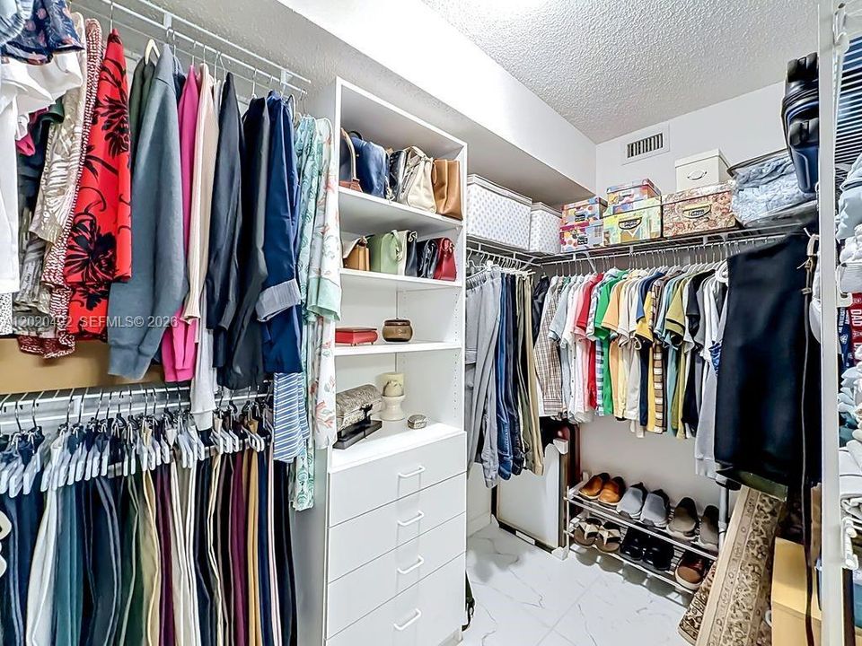 En Venta: $185,000 (2 camas, 2 baños, 1370 Pies cuadrados)