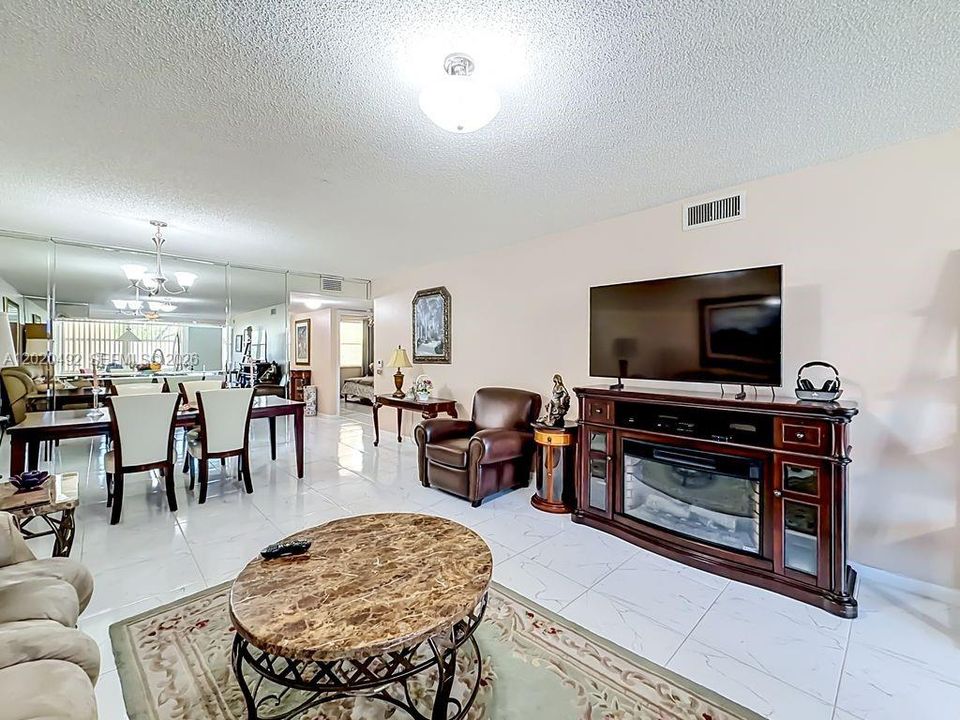En Venta: $185,000 (2 camas, 2 baños, 1370 Pies cuadrados)