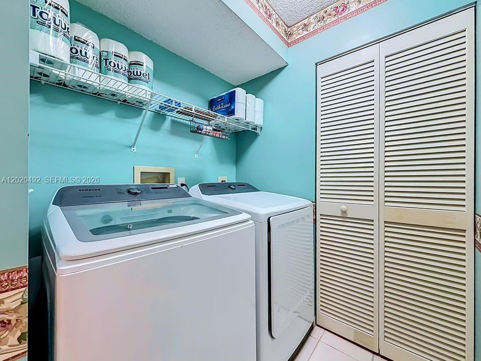 En Venta: $185,000 (2 camas, 2 baños, 1370 Pies cuadrados)