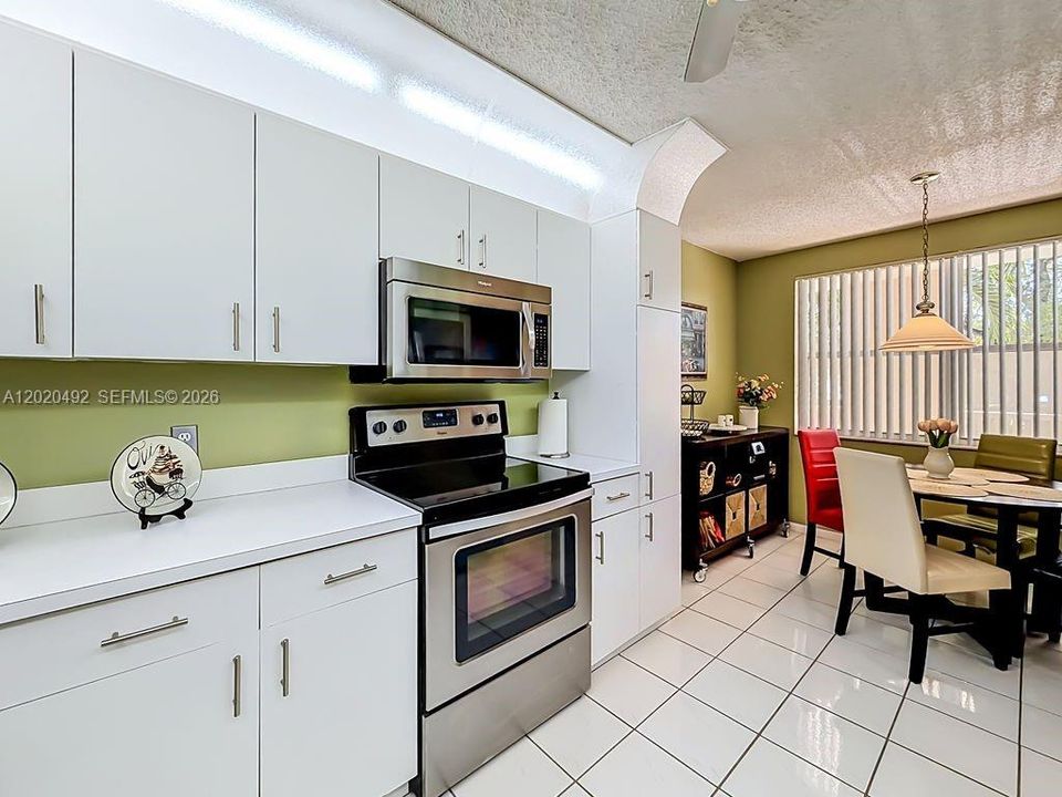 En Venta: $185,000 (2 camas, 2 baños, 1370 Pies cuadrados)