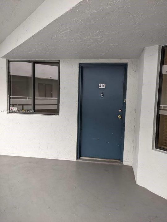 For Sale: $220,000 (2 beds, 2 baths, 1074 Square Feet)