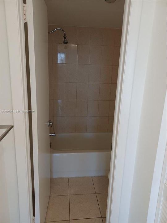 For Sale: $220,000 (2 beds, 2 baths, 1074 Square Feet)