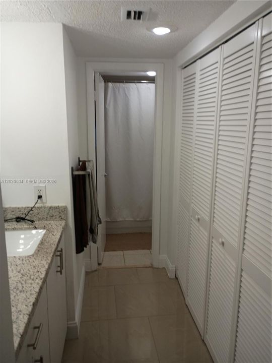 Active With Contract: $220,000 (2 beds, 2 baths, 1074 Square Feet)
