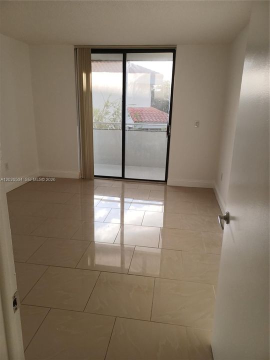 For Sale: $220,000 (2 beds, 2 baths, 1074 Square Feet)