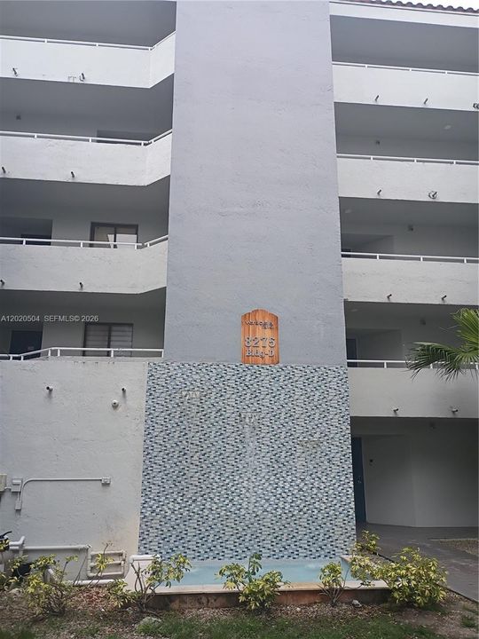 Active With Contract: $220,000 (2 beds, 2 baths, 1074 Square Feet)
